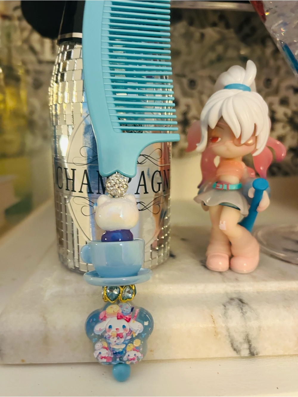 Hello Kitty x Starbucks Blue Luxe Comb Accessory - Picture 3 of 4